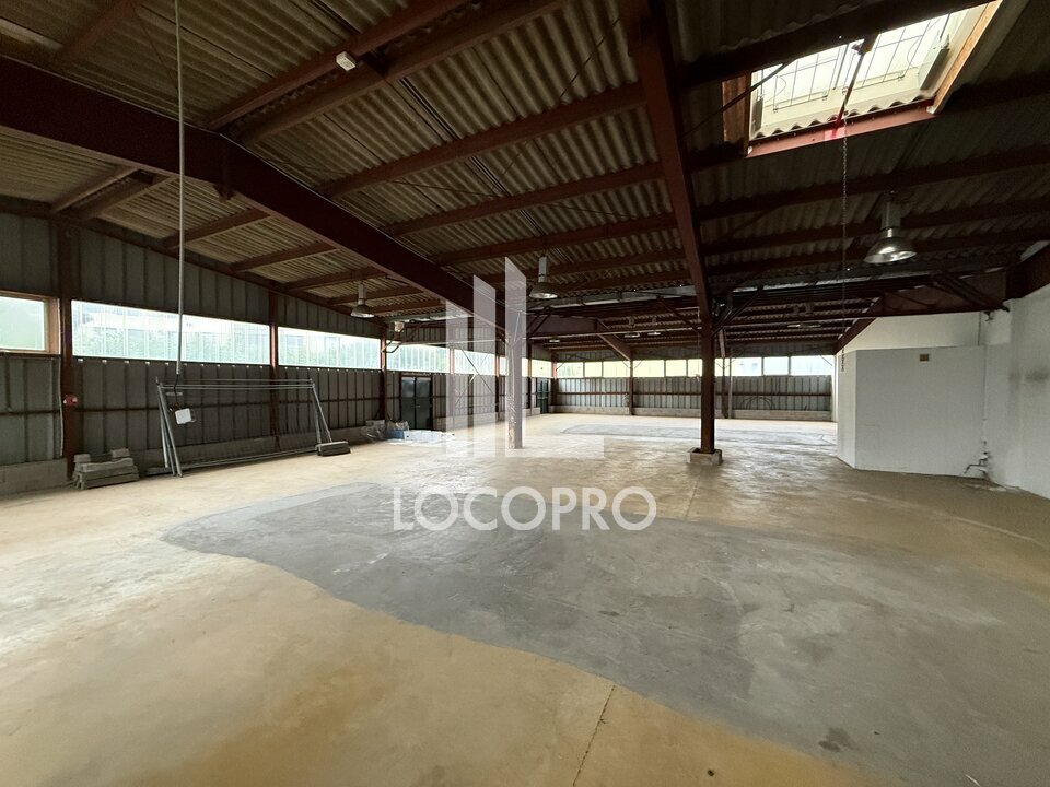 LOCATION DANS LA Z.I DES TROIS MOULINS
