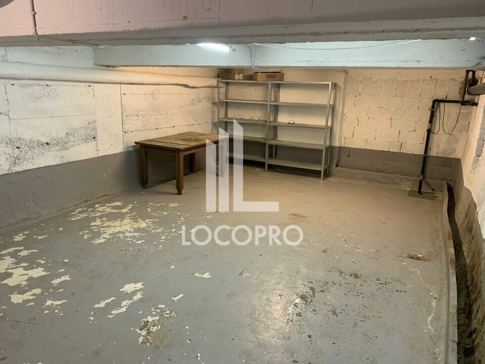 479 M² LOUÉS EN ZONE INDUSTRIELLE À CARROS