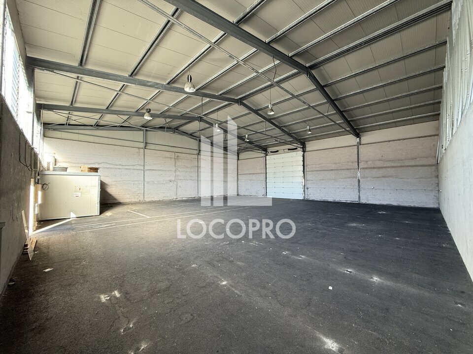 400 M² LOUÉS À LA ROQUETTE-SUR-SIAGNE