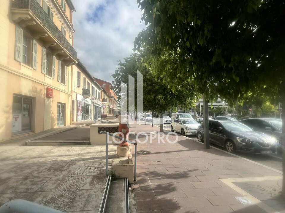 MANDELIEU : NOUVELLE VENTE